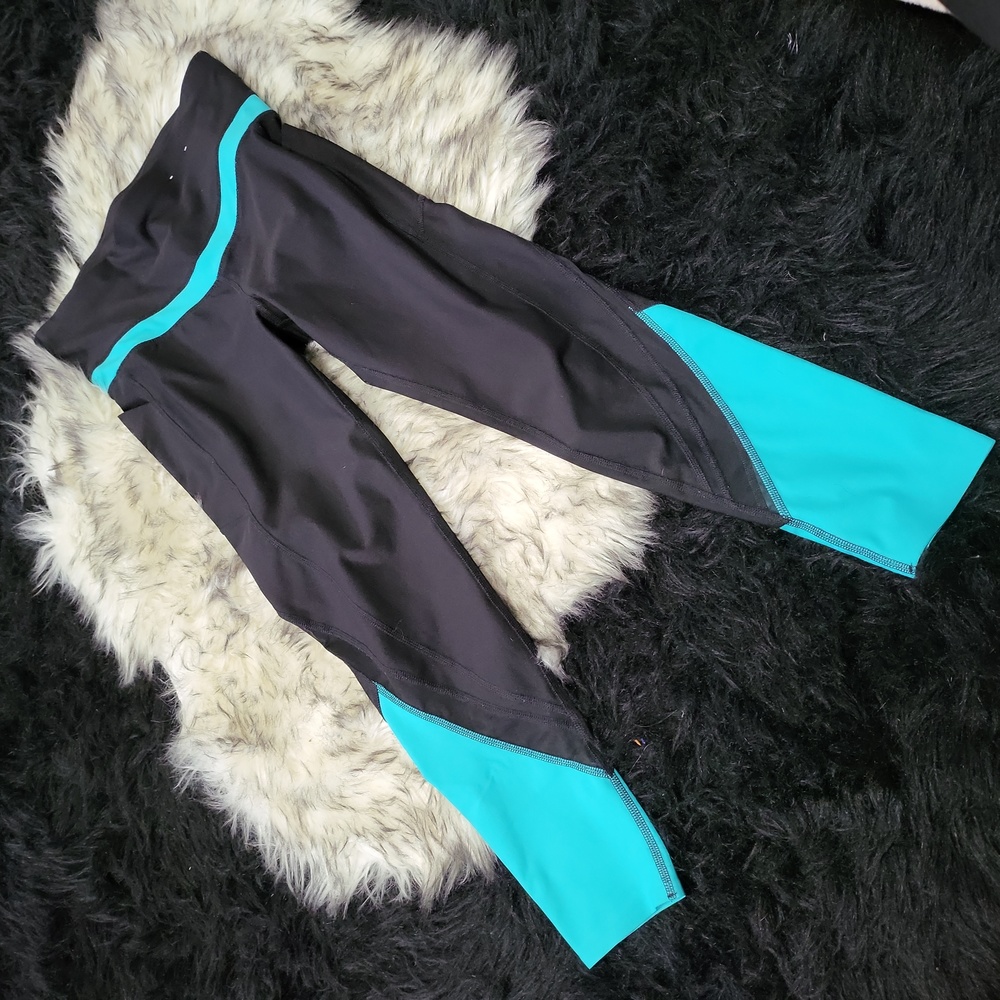 WOMENS XERSION 7/8 ANKLE LEGGING SIZE M BLACK AND TEAL EXCELLENT CONDITION